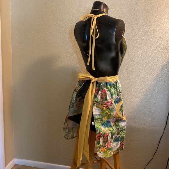 MRS Linafore Retro 50’s Garden Scene Apron - Picture 6 of 12